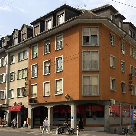 Hotel De La Vieille Tour Ла-Тур-де-Пей Экстерьер фото