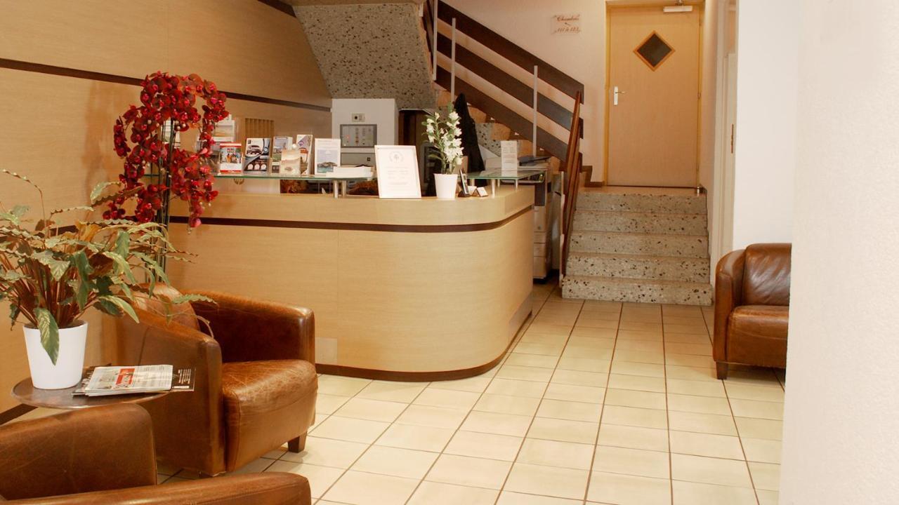 Hotel De La Vieille Tour Ла-Тур-де-Пей Экстерьер фото